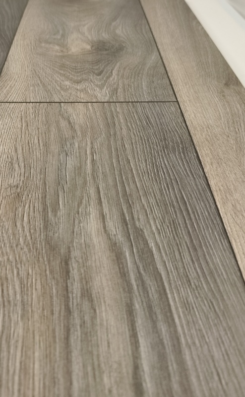 Ламинат Kronotex Residence Дуб Макро серый ML1011